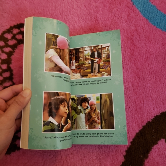 Hannah Montana True Blue Chapter Book - Picture 4 of 5